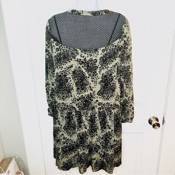 Hinge Long Sleeve Relaxed Floral Drop Waist Mesh Shoulder Dress Green Black S - Picture 6 of 10